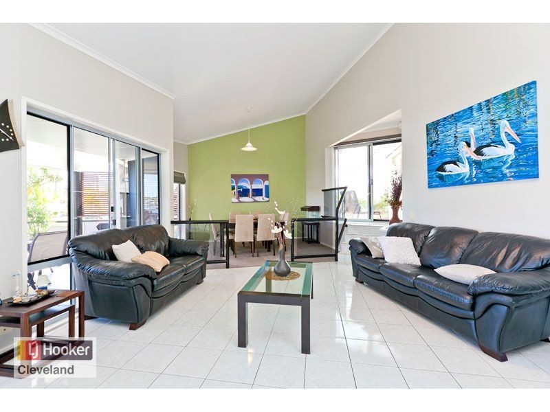 1 Kinsail Court, Raby Bay QLD 4163
