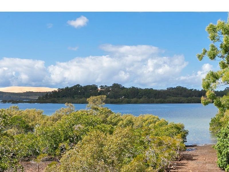10 Boat Harbour Avenue, Macleay Island QLD 4184