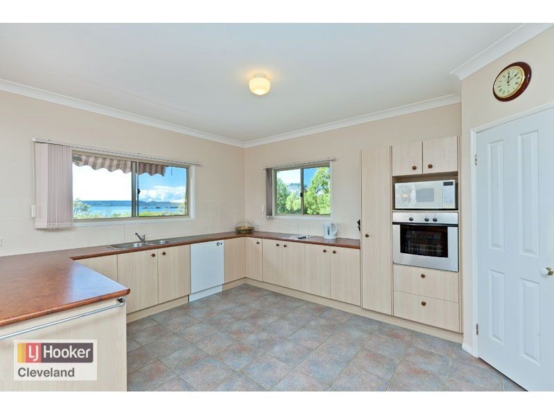 10 Boat Harbour Avenue, Macleay Island QLD 4184