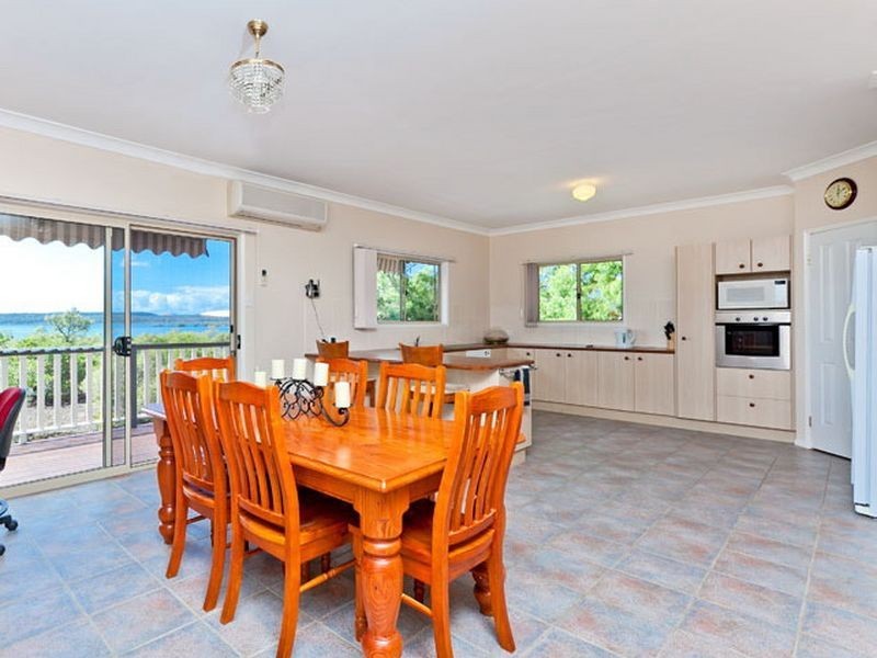 10 Boat Harbour Avenue, Macleay Island QLD 4184