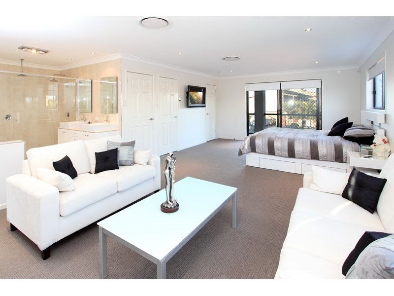 18 Bollard Court, Raby Bay QLD 4163