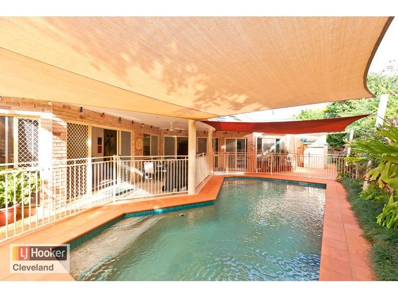 18 Lowe Circuit, Redland Bay QLD 4165
