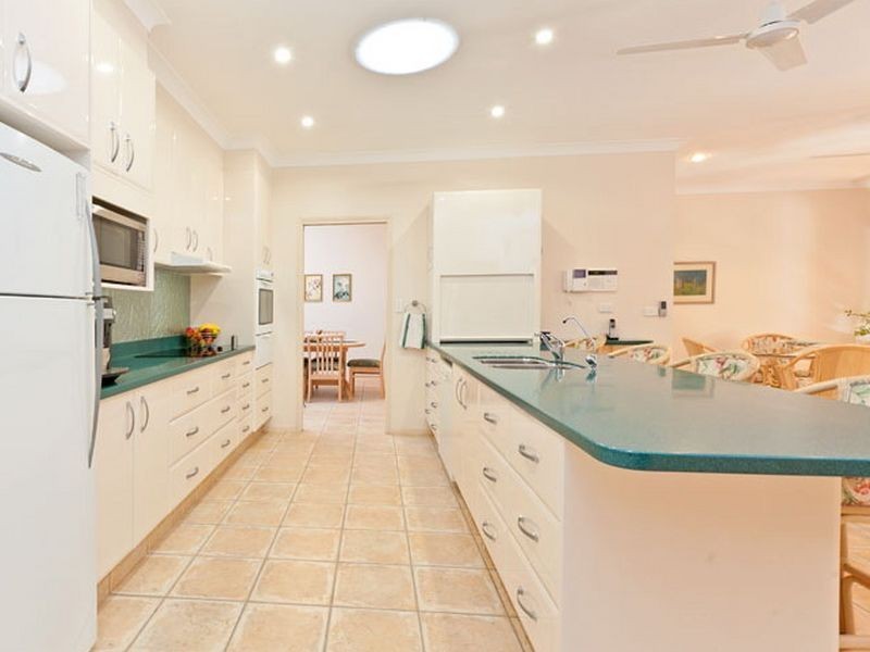18 Lowe Circuit, Redland Bay QLD 4165