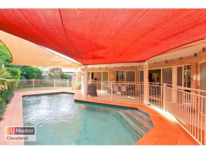 18 Lowe Circuit, Redland Bay QLD 4165