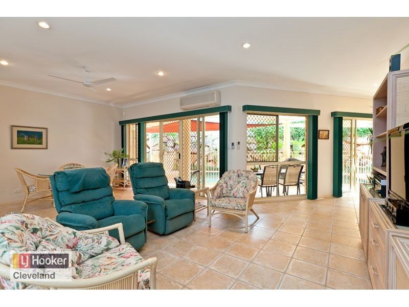 18 Lowe Circuit, Redland Bay QLD 4165