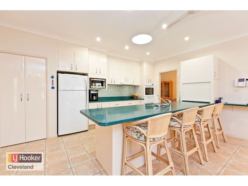18 Lowe Circuit, Redland Bay QLD 4165