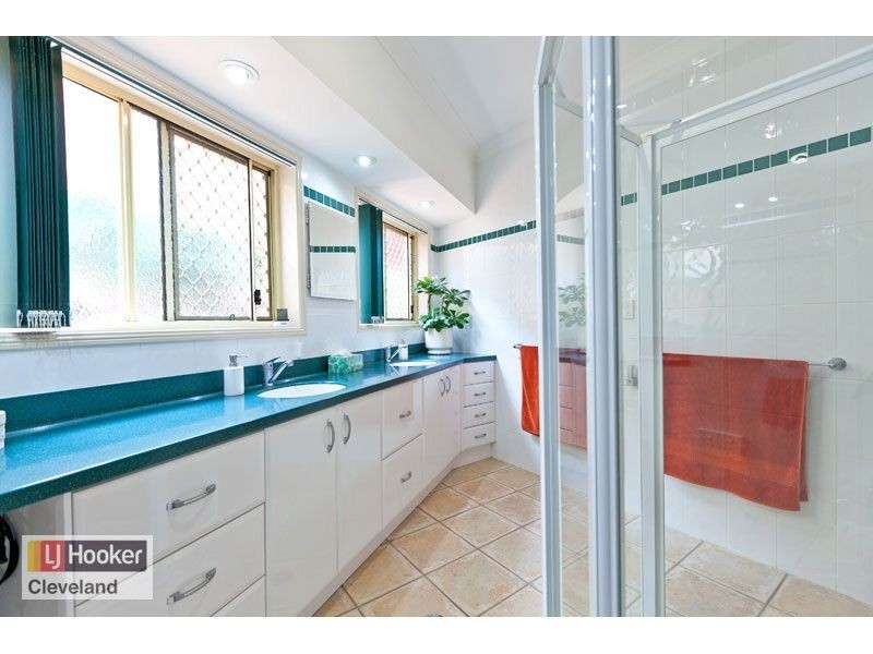 18 Lowe Circuit, Redland Bay QLD 4165