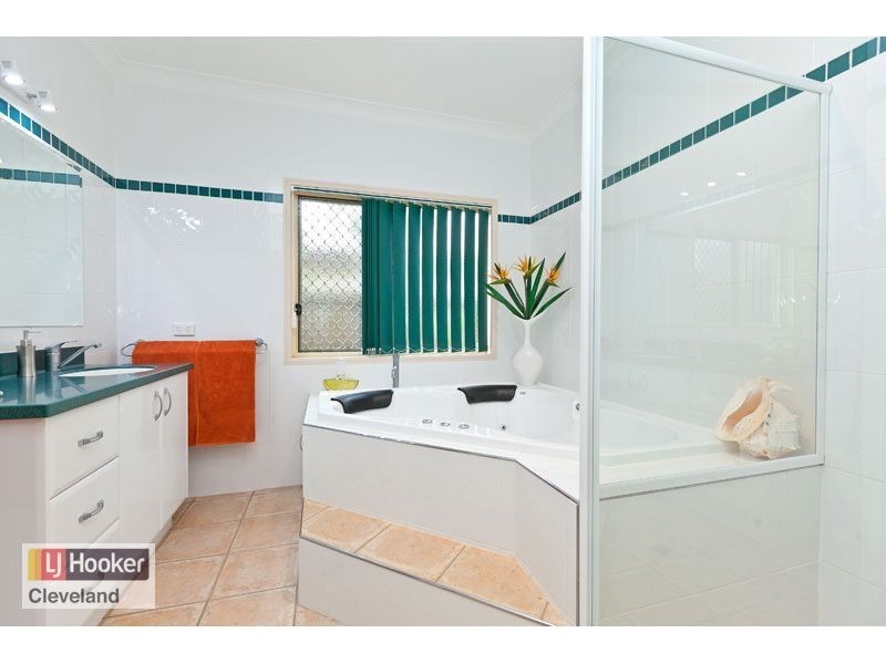 18 Lowe Circuit, Redland Bay QLD 4165