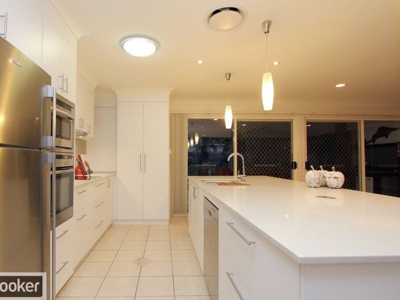 12 Darcelle Place, Ormiston QLD 4160