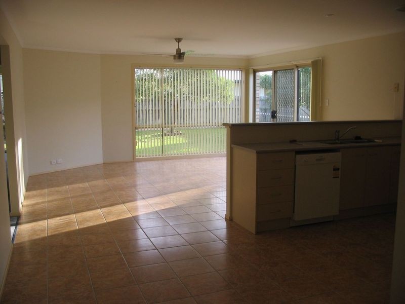 4 Lyn Crt, Victoria Point QLD 4165