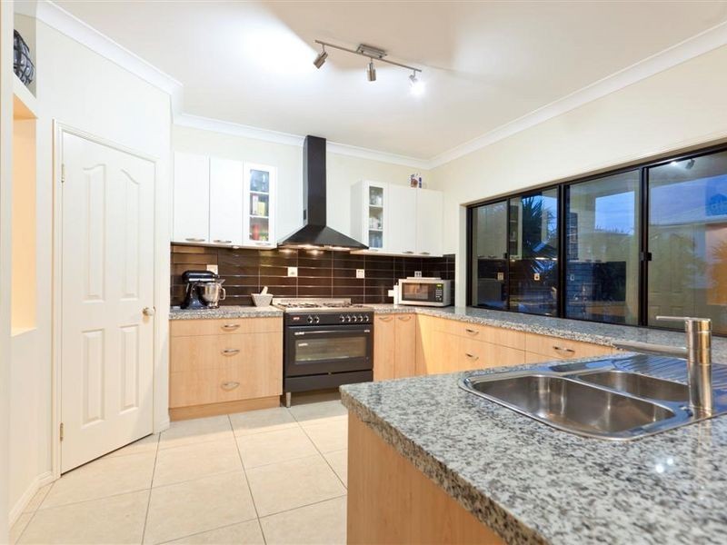 18 Seaspray Street, Thornlands QLD 4164