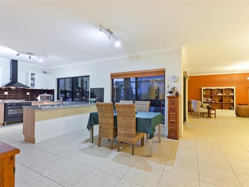 18 Seaspray Street, Thornlands QLD 4164