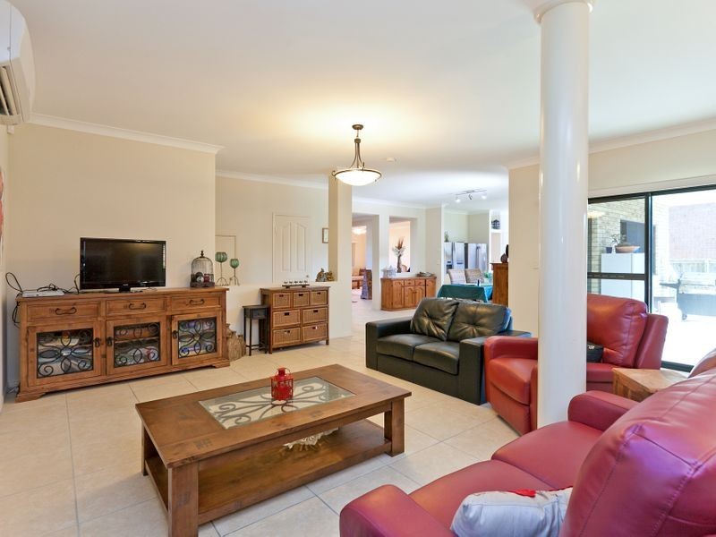 18 Seaspray Street, Thornlands QLD 4164