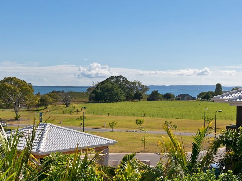 18 Seaspray Street, Thornlands QLD 4164