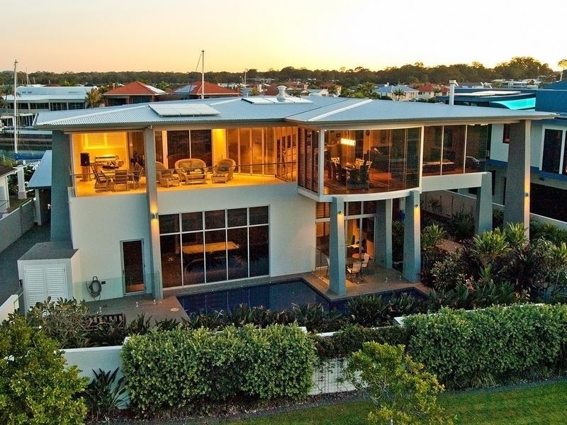 18 Portsmouth Place, Raby Bay QLD 4163