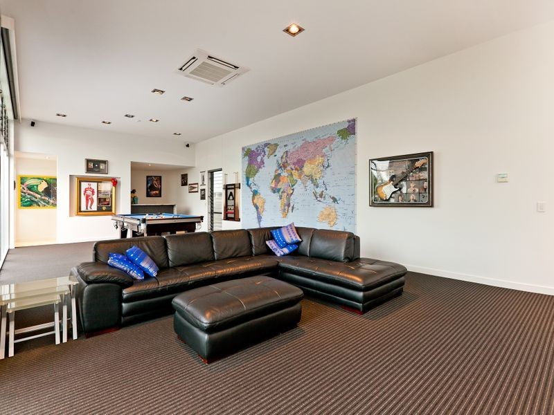 18 Portsmouth Place, Raby Bay QLD 4163