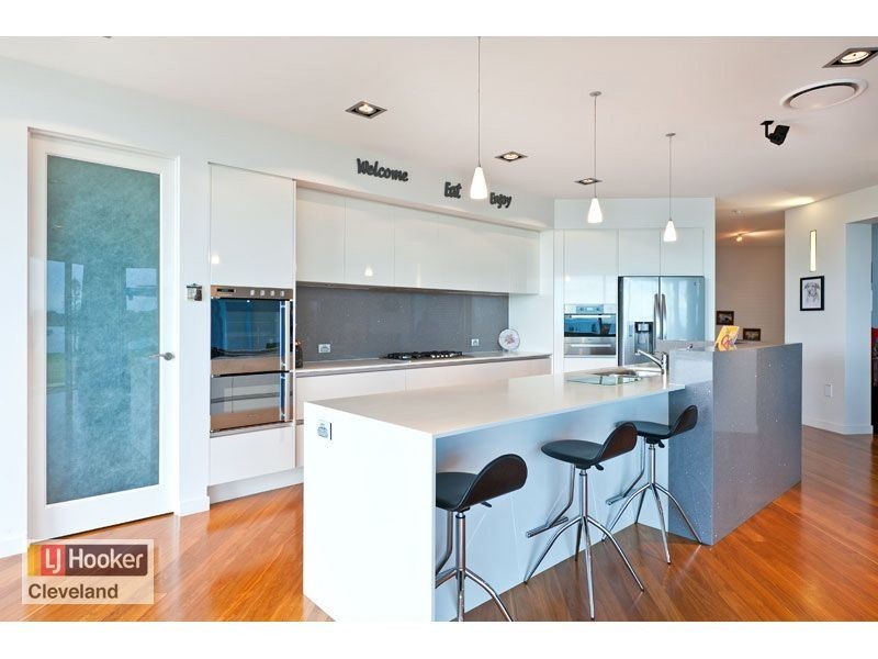 18 Portsmouth Place, Raby Bay QLD 4163