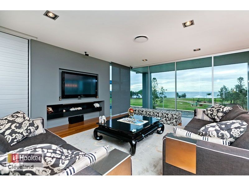 18 Portsmouth Place, Raby Bay QLD 4163