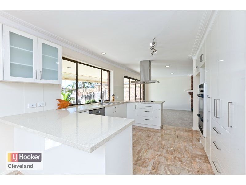 30 Bowsprit Parade, Raby Bay QLD 4163