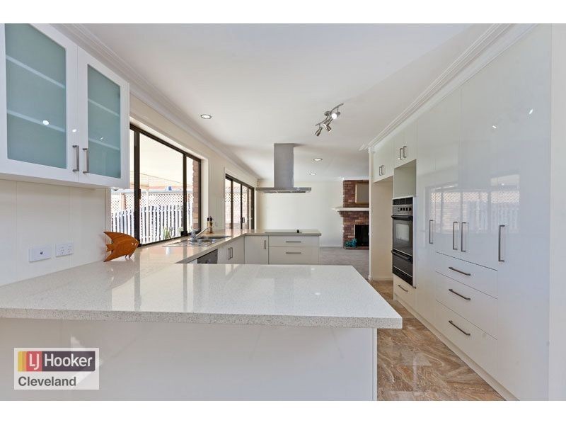 30 Bowsprit Parade, Raby Bay QLD 4163