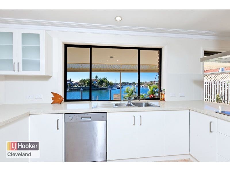 30 Bowsprit Parade, Raby Bay QLD 4163