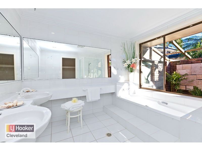30 Bowsprit Parade, Raby Bay QLD 4163