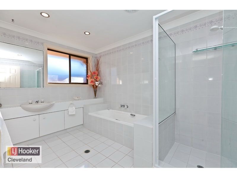30 Bowsprit Parade, Raby Bay QLD 4163