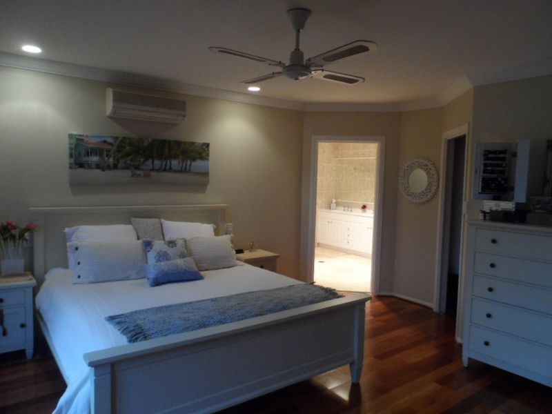 38 Raby Bay Blvd, Raby Bay QLD 4163