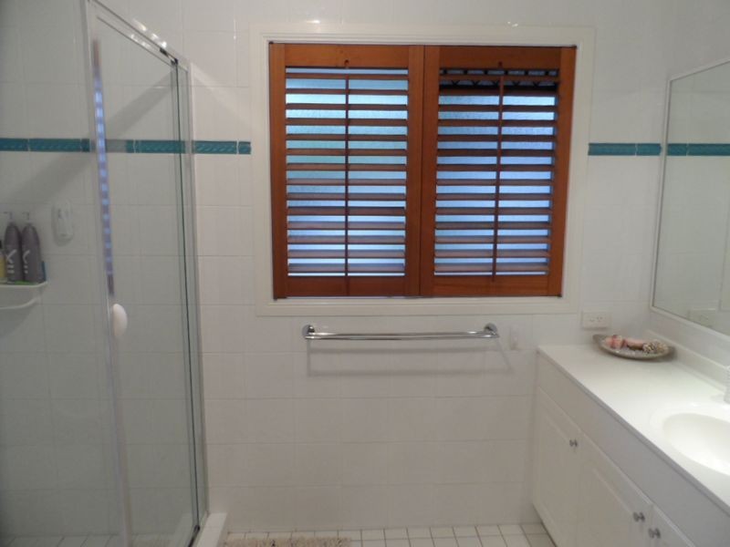 38 Raby Bay Blvd, Raby Bay QLD 4163