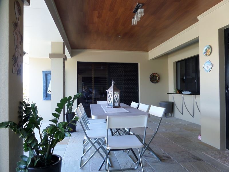 38 Raby Bay Blvd, Raby Bay QLD 4163