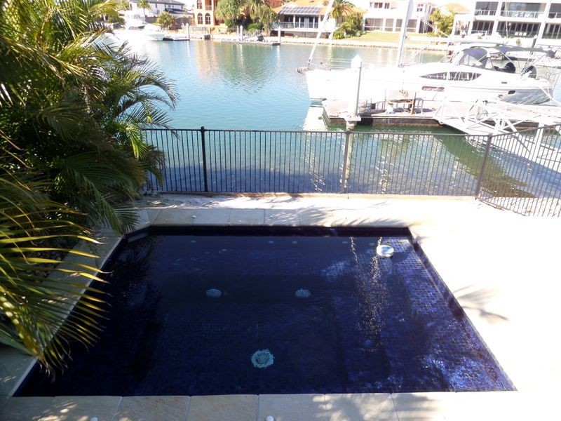 38 Raby Bay Blvd, Raby Bay QLD 4163