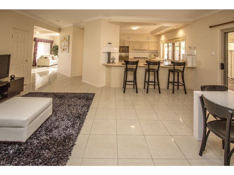 5 Mallan Terrace, Birkdale QLD 4159