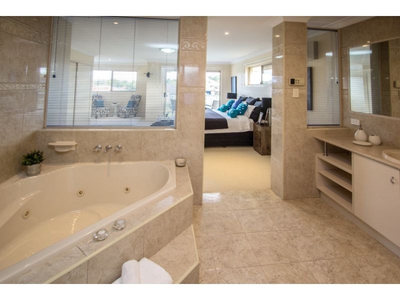 5 Mallan Terrace, Birkdale QLD 4159