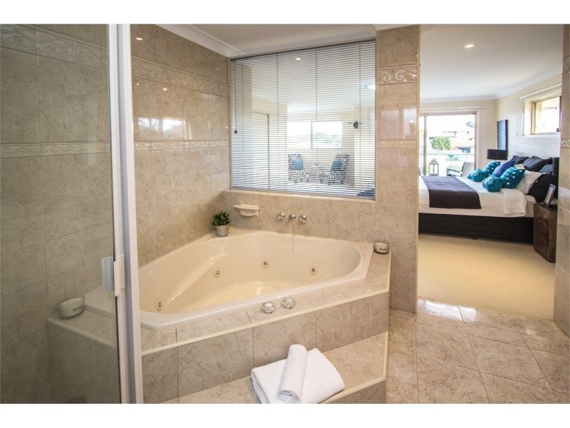 5 Mallan Terrace, Birkdale QLD 4159