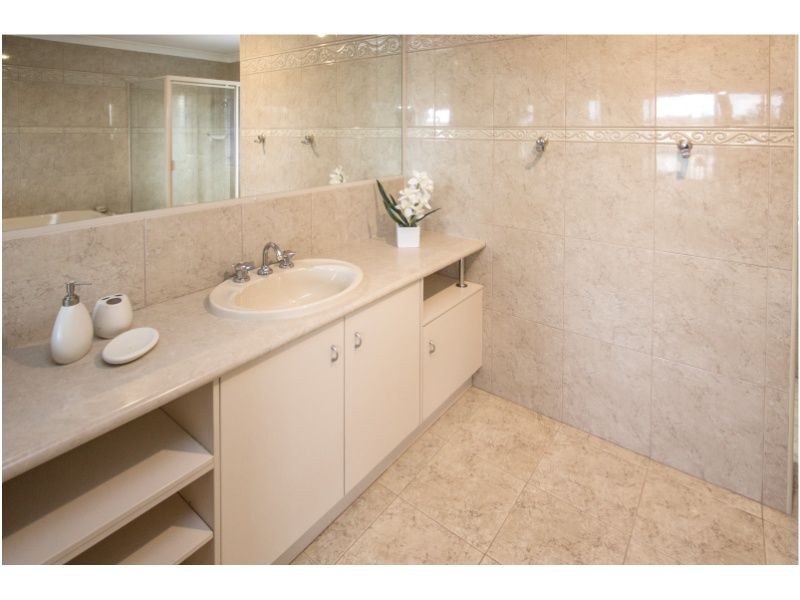 5 Mallan Terrace, Birkdale QLD 4159