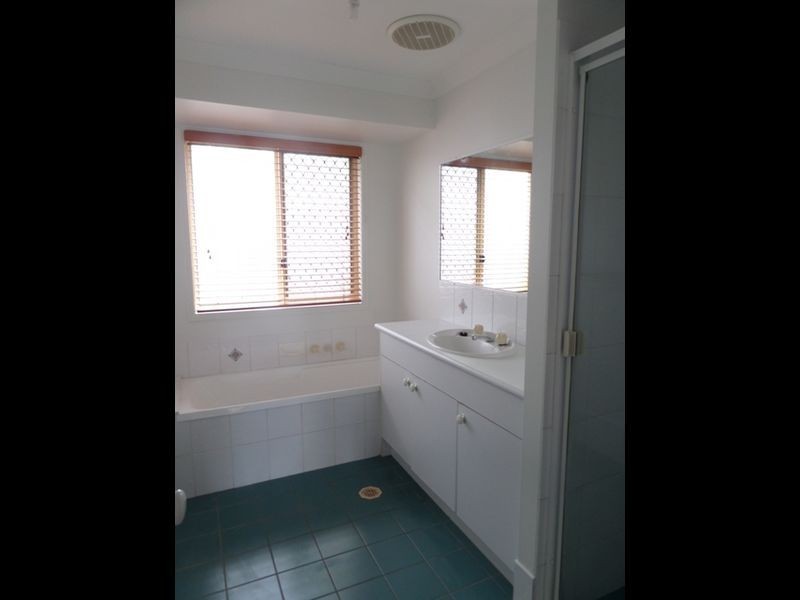 8 Karen Street, Cleveland QLD 4163