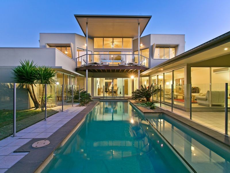 8 Devonstone Street, Cleveland QLD 4163