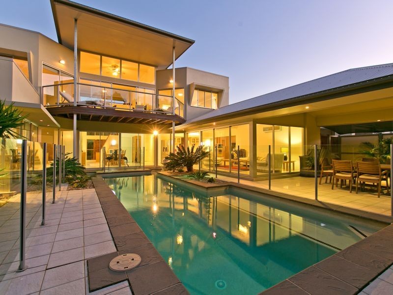 8 Devonstone Street, Cleveland QLD 4163
