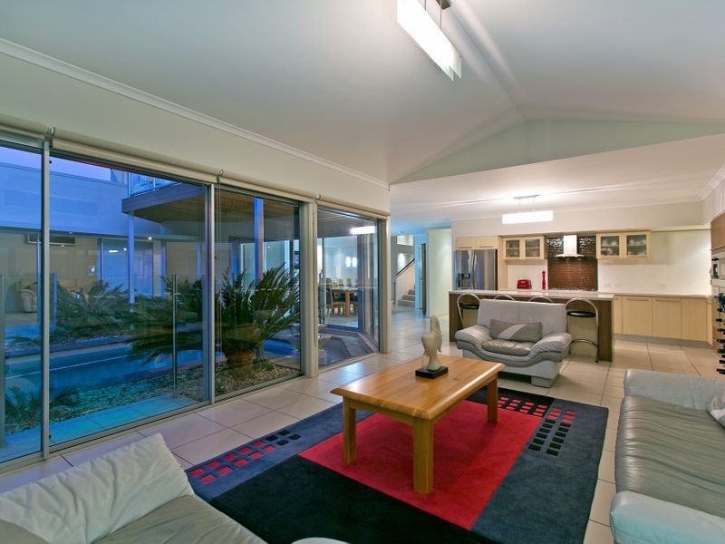 8 Devonstone Street, Cleveland QLD 4163