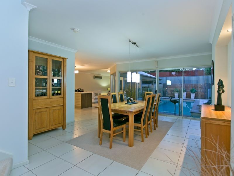 8 Devonstone Street, Cleveland QLD 4163