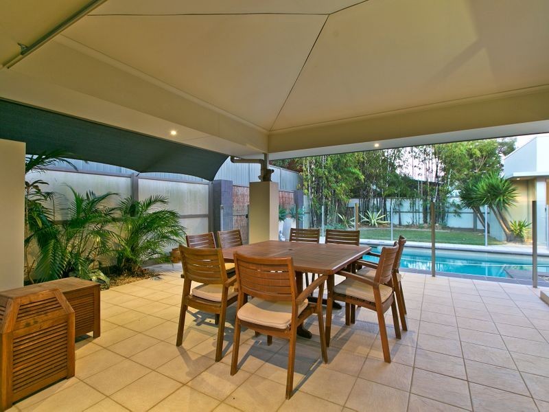 8 Devonstone Street, Cleveland QLD 4163
