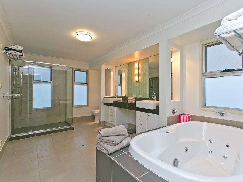 8 Devonstone Street, Cleveland QLD 4163
