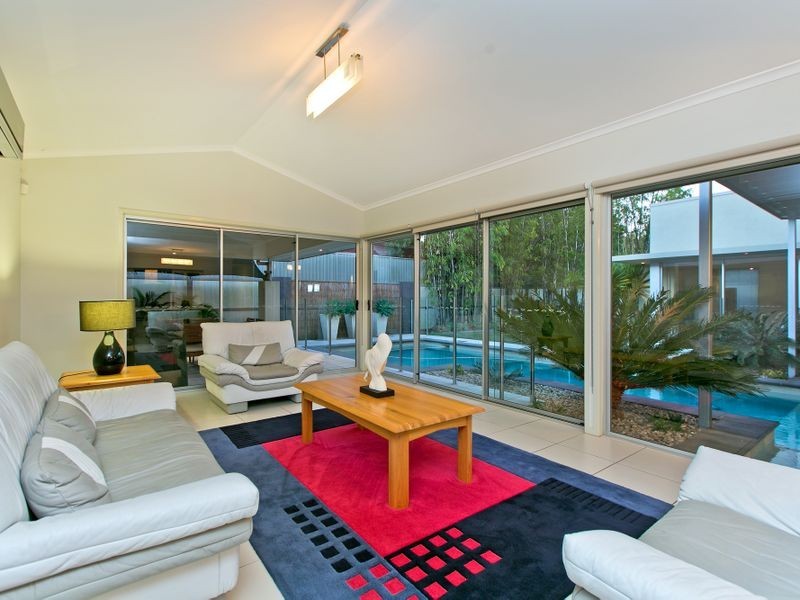 8 Devonstone Street, Cleveland QLD 4163