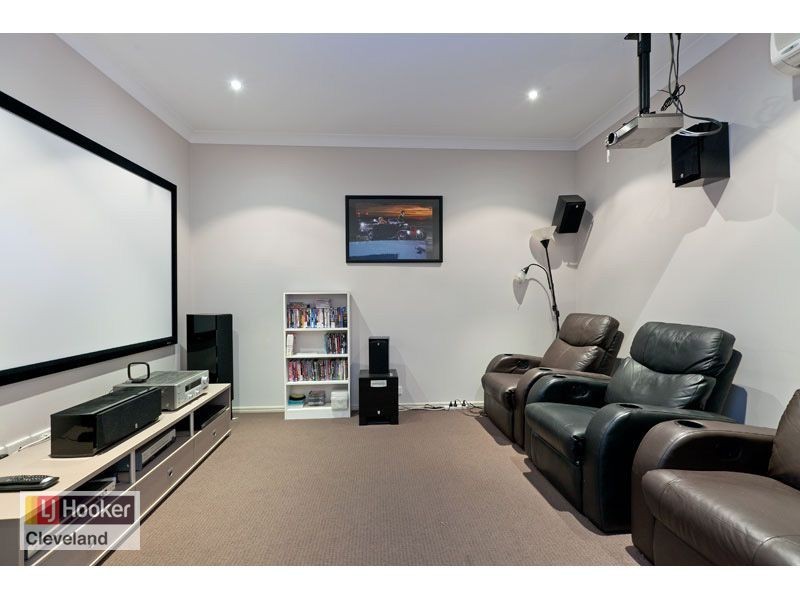 8 Highland Street, Redland Bay QLD 4165