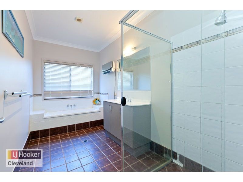 8 Highland Street, Redland Bay QLD 4165