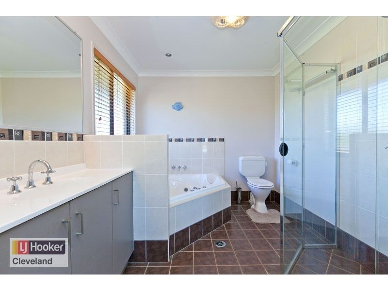 8 Highland Street, Redland Bay QLD 4165