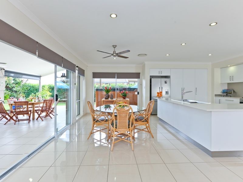 17 Ebony Crescent, Redland Bay QLD 4165