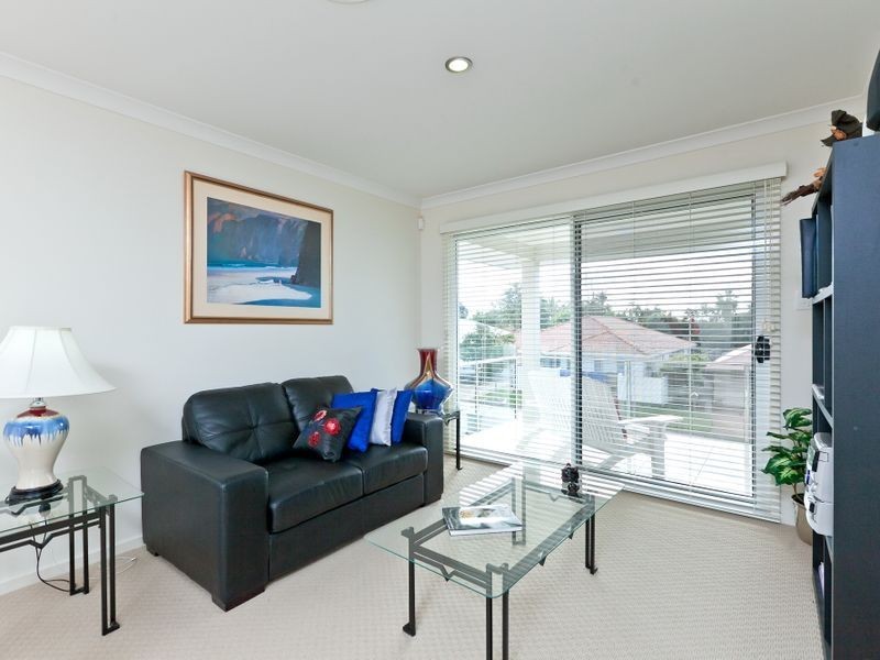17 Ebony Crescent, Redland Bay QLD 4165
