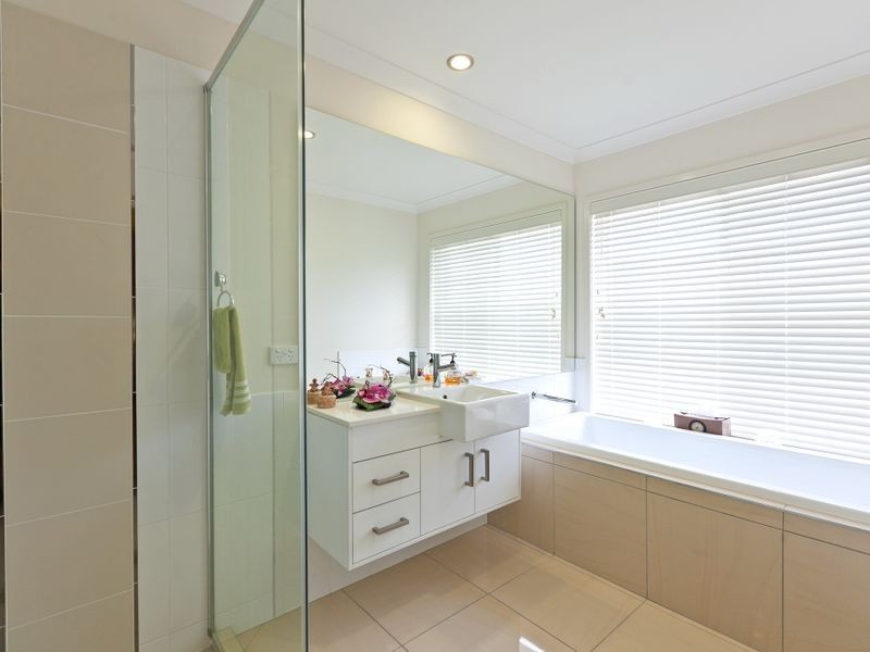 17 Ebony Crescent, Redland Bay QLD 4165