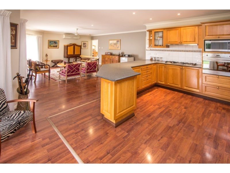 8 Bahr Place, Wellington Point QLD 4160